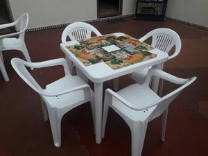 mesas y sillas de plástico