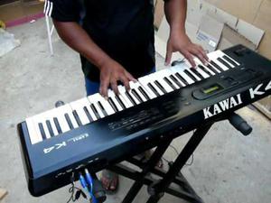 sintetizador Kawai K4 vendo o Cambio X laptop