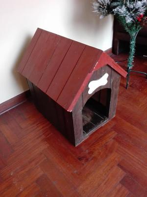 Casa de madera para perro pequeño