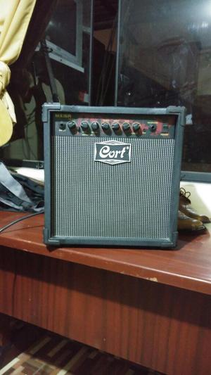 Vendo Ampliflicador de Guitarra