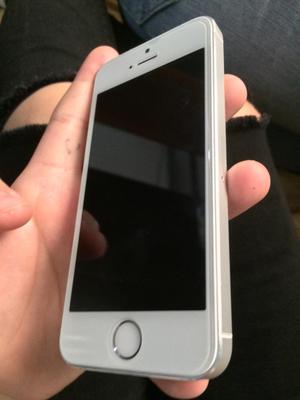 iPhone 5S con Cargador