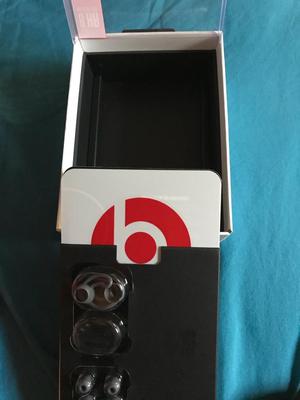 Caja de Beatsx con Accesorios