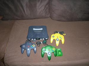 Nintendo 64 y 3 mandos originales, todo en buen estado