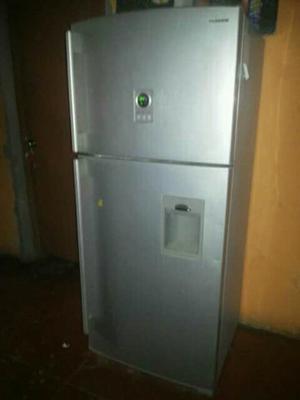 Refrigeradora Samsung con Dispensador