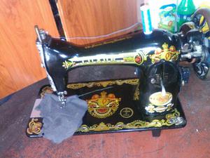 Vendo Maquina de Coser a 200