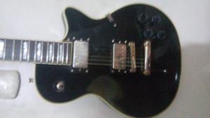 HERMOSA GUITARRA ELECTRA