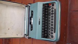 Máquina de escribir con estuche duro remato