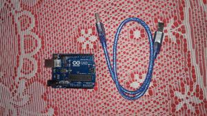 Vendo Arduino UNO Original con su Cable mas Protoboard,