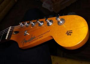 Réplica Fender Stratocaster