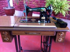 ANTIGUA MAQUINA DE COSER UNIVERSAL DE LUXE