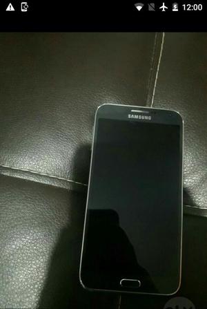 Samsung Galaxy E7 con Detalle