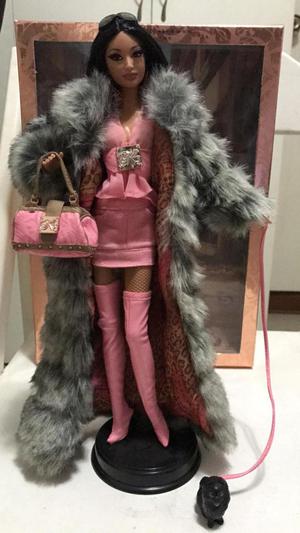 Preciosa Barbie de colección Kimora Lee Simmons