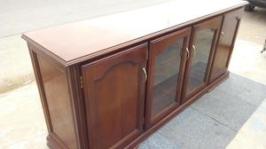 Mueble Aparador de madera cedro con divisiones de vidrio en