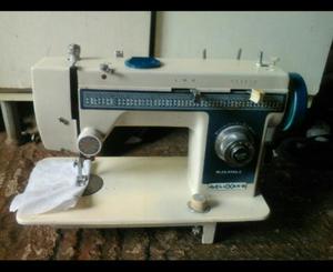 vendo maquina de coser a 180 soles