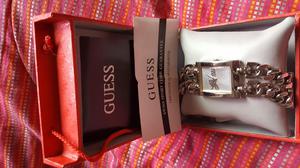 Reloj Guess Original Plateado en Caja