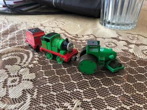 Trenes de Thomas. Percy y cargas. Excelente estado