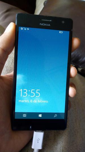 Nokia Lumia 735 Detalle