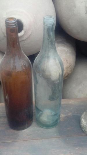 Antiguos Botellones de Vino