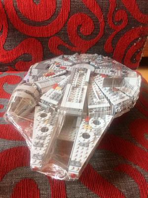 OFERTA: Falcon Milenium Lego Star Wars Usado