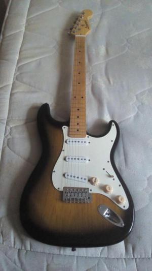 Guitarra Stratocaster Modelo Fender
