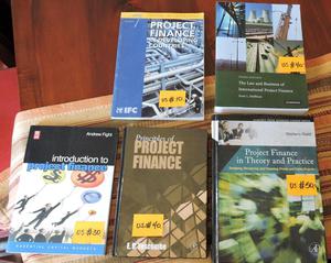 Vendo libros sobre Project Finance en Ingles.