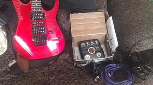 Guitarra Ibanez pedal multiefecto Zoom G2 cables
