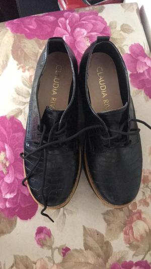 Zapatos Negros Nuevos sin Caja Talla 35