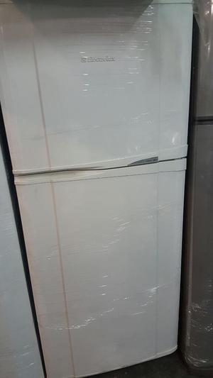Refrigeradora ELECTROLUX Blanca Nueva
