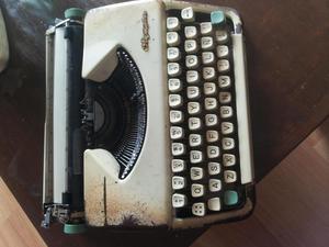2 maquinas de escribir antiguas