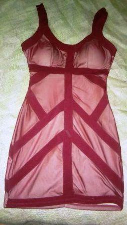 VESTIDO NUEVO GUINDA CON BONITO ENTALLE