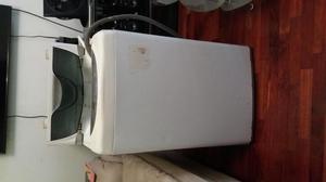 Lavadora marca LG de Color blanco de 6KG
