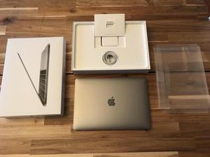 Laptop macbook Pro  recientemente con cajas