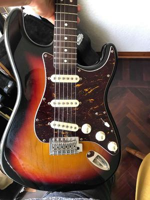 Guitarra Squier Stratocaster Classic Vib