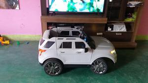 EN VENTA CAMIONETA GRIS A BATERIA Y CONTROL REMOTO