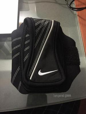 ESTUCHE DEPORTIVO NIKE PARA BLACKBERRY