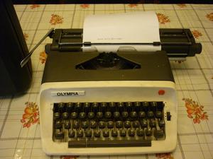 Máquina de escribir OLYMPIA