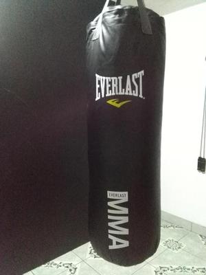 Saco de MMA Everlast 70lb y guantes Everlast para pesas XL