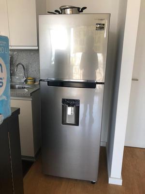 Refrigeradora 295 litros Silver con dispensador agua