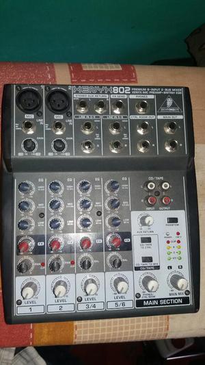 X Ocasión Mezcladora Behringer de 4 Cana