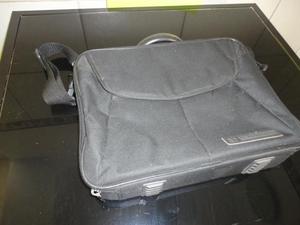 Vendo maletin de laptop original con divisiones PC
