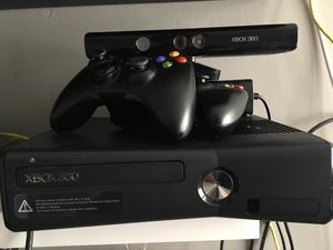 XBOX 360 con Kinect, 2 mandos originales y 12 juegos