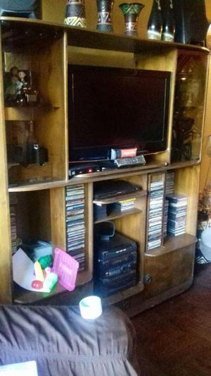 VENDO TELEVISOR Y MUEBLEDE PINO