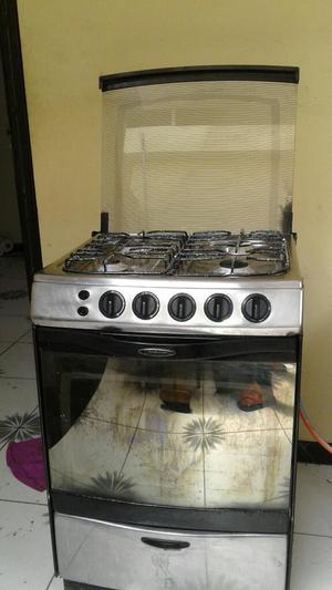 Cocina con Horno Operativa