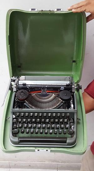 Vintage Maquina de Escribir Olympia Werke AG Wilhelmshaven