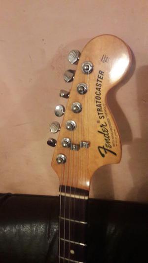 Guitarra Strato con Mástil Y Logo Fender