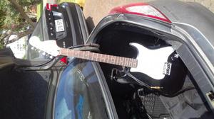 Guitarra Eléctrica Fender modelo Squire Stratocaster