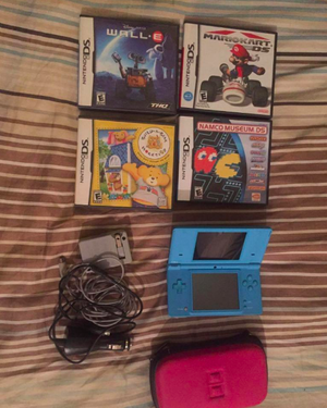 Nintendo DSi con 4 juegos, accesorios y case