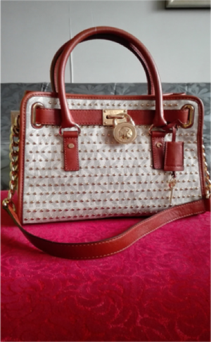 cartera preciosa michael kors MK con tachas