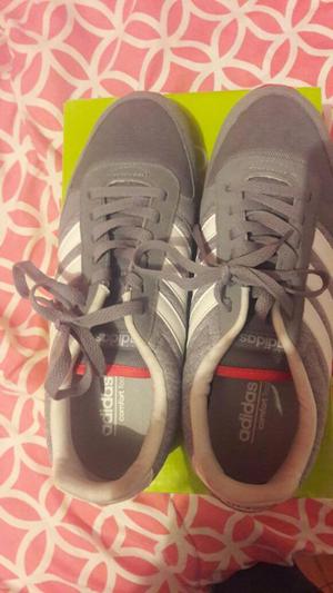 Vendo Zapatillas Adidas para Mujer