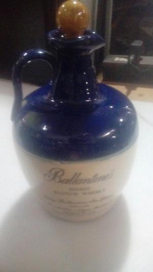 Antigua Garrafa de Whiky Ballantines